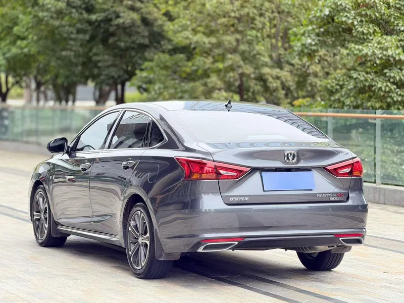 Changan Raeton CC 2022 Versión de la ballena azul 1.5T DCT De lujo interior foto 6 Changan Raeton CC 2022 Versión de la ballena azul 1.5T DCT De lujo interior foto 6