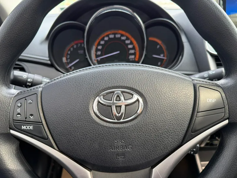 Toyota Yaris L 2022 1.5L CVT Luxe PLUS Version intérieur photo 12 Toyota Yaris L 2022 1.5L CVT Luxe PLUS Version intérieur photo 12