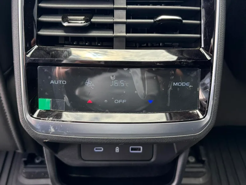 Geely Monjaro 2025 2.0TD Gaogong automatique à deux roues motrices Dongfang Yao remporte la version étoile intérieur photo 19 Geely Monjaro 2025 2.0TD Gaogong automatique à deux roues motrices Dongfang Yao remporte la version étoile intérieur photo 19