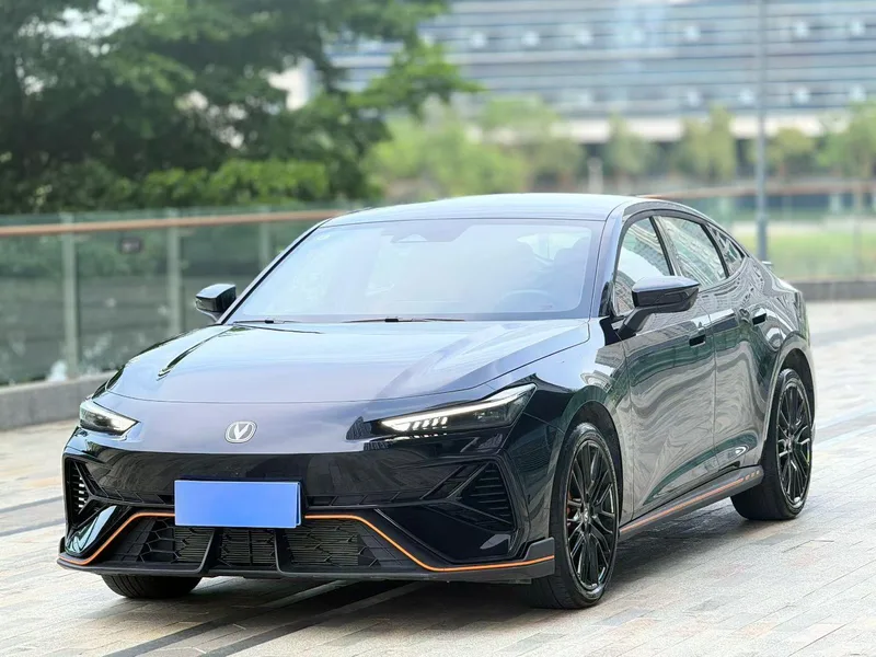 Changan UNI-V 2025 Третье поколение 2.0T Тип энергичного экстерьер фото 1 Changan UNI-V 2025 Третье поколение 2.0T Тип энергичного экстерьер фото 1