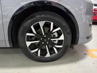 Ford Edge 2025 Edge L 2.0T EcoBoost E Hybrid four-wheel drive seven-seat supreme type interior photo 11 Ford Edge 2025 Edge L 2.0T EcoBoost E Hybrid four-wheel drive seven-seat supreme type interior photo 11