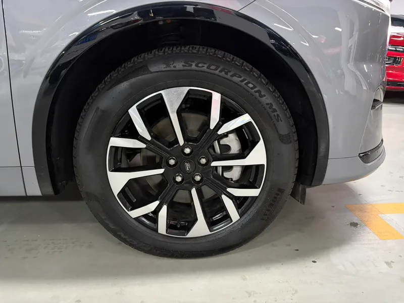 Ford Edge 2025 Edge L 2.0T EcoBoost E Hybrid four-wheel drive seven-seat supreme type interior photo 11 Ford Edge 2025 Edge L 2.0T EcoBoost E Hybrid four-wheel drive seven-seat supreme type interior photo 11