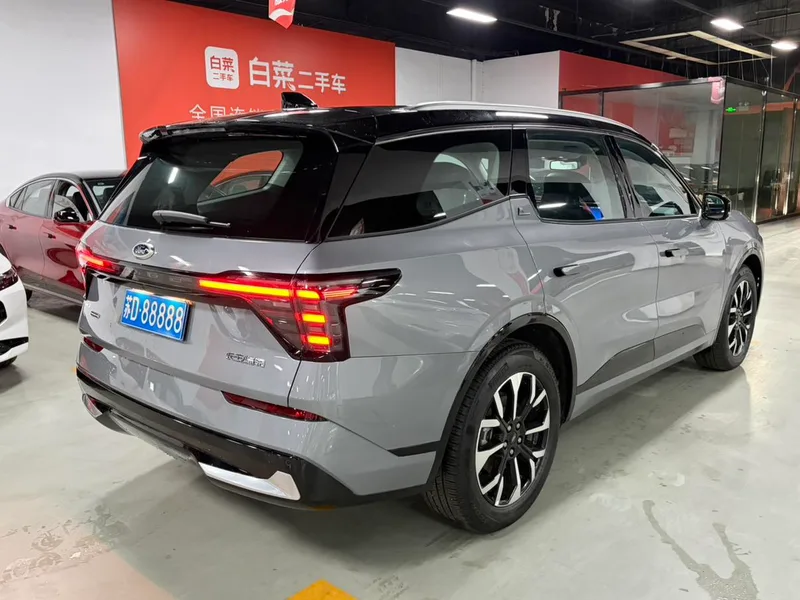 Ford Edge 2025 Edge L 2.0T EcoBoost E Hybrid four-wheel drive seven-seat supreme type interior photo 14 Ford Edge 2025 Edge L 2.0T EcoBoost E Hybrid four-wheel drive seven-seat supreme type interior photo 14