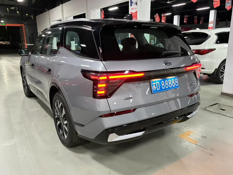 Ford Edge 2025 Edge L 2.0T EcoBoost E Hybrid four-wheel drive seven-seat supreme type interior photo 16 Ford Edge 2025 Edge L 2.0T EcoBoost E Hybrid four-wheel drive seven-seat supreme type interior photo 16