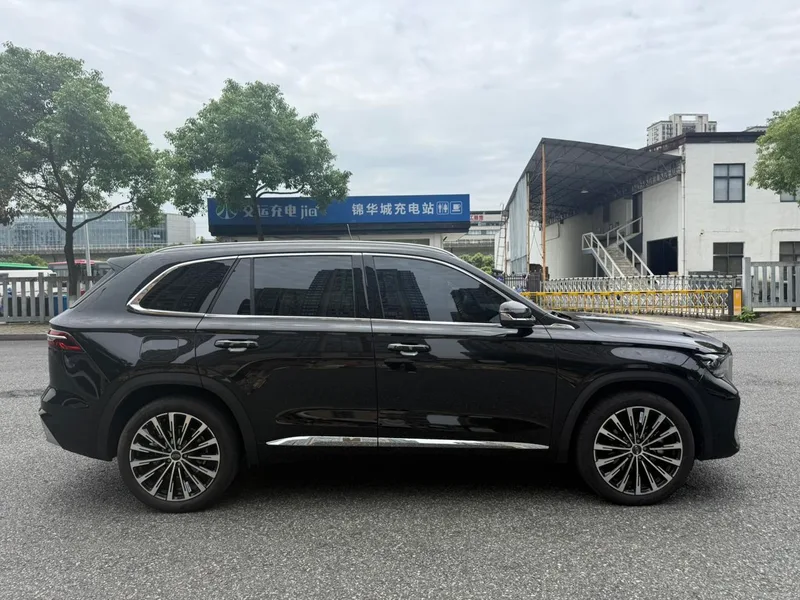 Geely Monjaro 2026 2.0TD Высокая работа автоматически с двумя приводами экстерьер фото 4 Geely Monjaro 2026 2.0TD Высокая работа автоматически с двумя приводами экстерьер фото 4