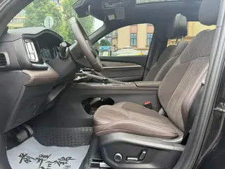 Geely Monjaro 2026 2.0TD Высокая работа автоматически с двумя приводами экстерьер фото 10 Geely Monjaro 2026 2.0TD Высокая работа автоматически с двумя приводами экстерьер фото 10