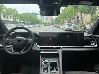 Geely Monjaro 2026 2.0TD Высокая работа автоматически с двумя приводами интерьер фото 14 Geely Monjaro 2026 2.0TD Высокая работа автоматически с двумя приводами интерьер фото 14