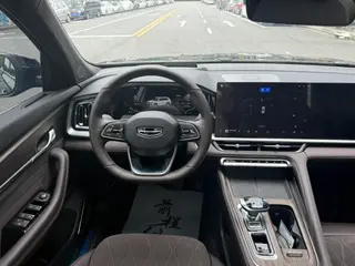 Geely Monjaro 2026 2.0TD Высокая работа автоматически с двумя приводами интерьер фото 15 Geely Monjaro 2026 2.0TD Высокая работа автоматически с двумя приводами интерьер фото 15
