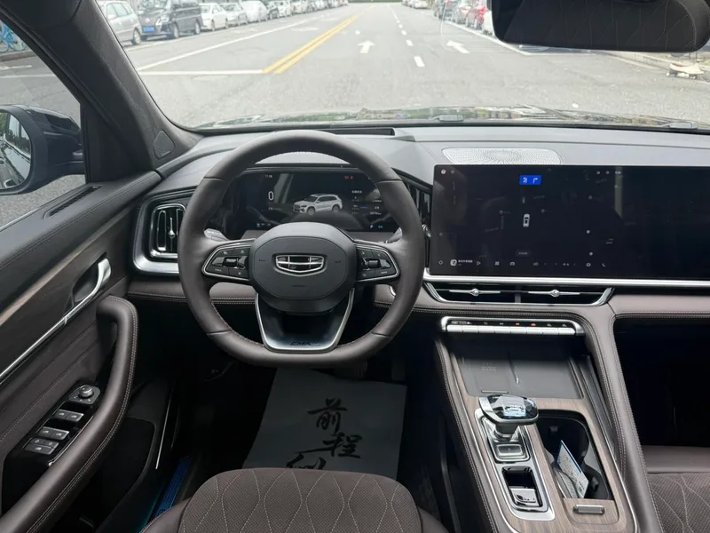 Geely Monjaro 2026 2.0TD Высокая работа автоматически с двумя приводами интерьер фото 15 Geely Monjaro 2026 2.0TD Высокая работа автоматически с двумя приводами интерьер фото 15