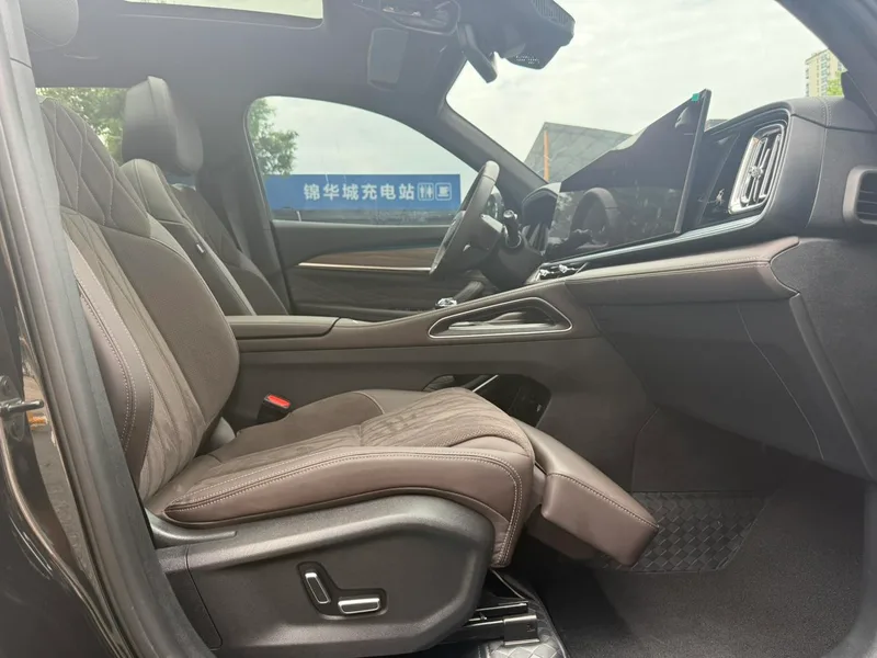 Geely Monjaro 2026 2.0TD Высокая работа автоматически с двумя приводами интерьер фото 18 Geely Monjaro 2026 2.0TD Высокая работа автоматически с двумя приводами интерьер фото 18