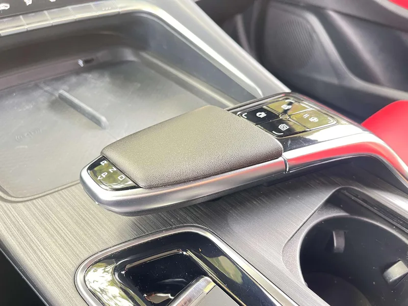 Changan UNI-T 2020 1.5T Modelo insignia interior foto 15 Changan UNI-T 2020 1.5T Modelo insignia interior foto 15