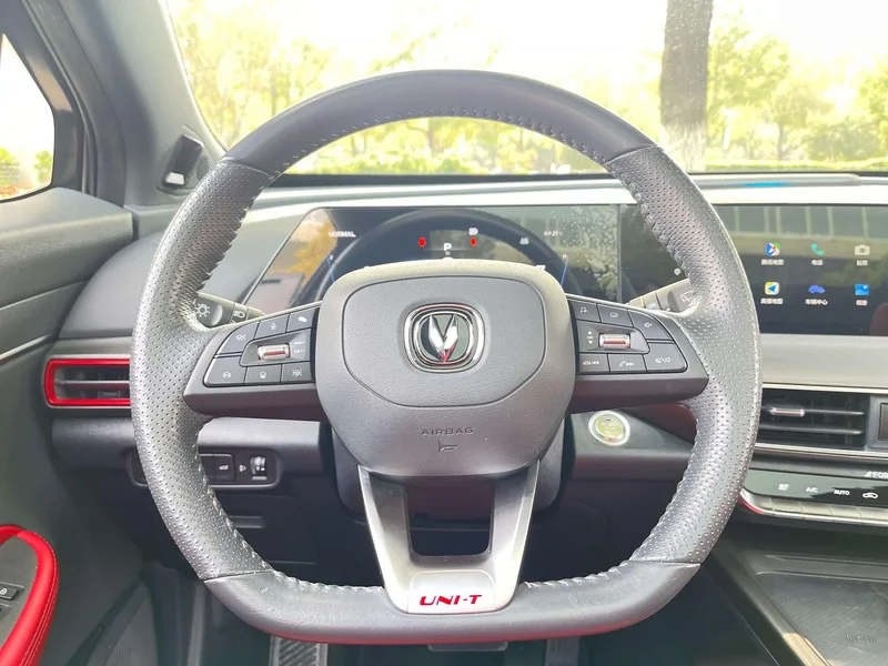 Changan UNI-T 2020 1.5T Modelo insignia interior foto 16 Changan UNI-T 2020 1.5T Modelo insignia interior foto 16