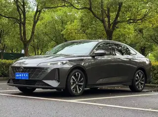 Changan Eado 2024 1.5T DCT Modelo insignia