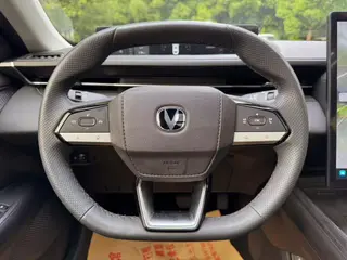 Changan Eado 2024 1.5T DCT Modelo insignia interior foto 13 Changan Eado 2024 1.5T DCT Modelo insignia interior foto 13
