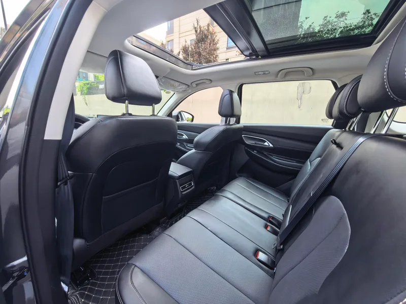 Changan CS75 2026 PRO 1.5T DCT Tipo de lujo 7 Asiento exterior foto 6 Changan CS75 2026 PRO 1.5T DCT Tipo de lujo 7 Asiento exterior foto 6