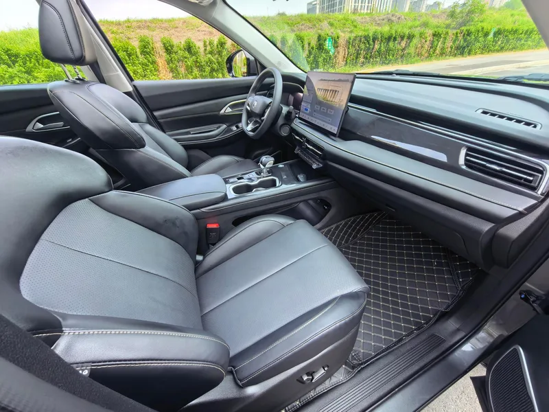 Changan CS75 2026 PRO 1.5T DCT Tipo de lujo 7 Asiento interior foto 7 Changan CS75 2026 PRO 1.5T DCT Tipo de lujo 7 Asiento interior foto 7