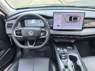 Changan CS75 2026 PRO 1.5T DCT Tipo de lujo 7 Asiento interior foto 9 Changan CS75 2026 PRO 1.5T DCT Tipo de lujo 7 Asiento interior foto 9