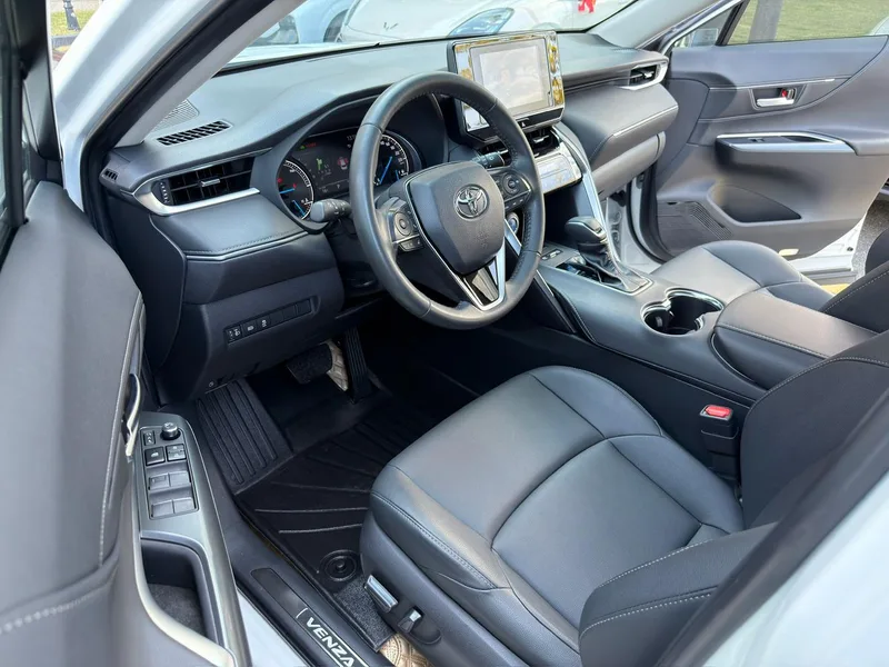 Toyota Venza 2022 Doble motor 2.5L CVT Versión de lujo de tracción en dos ruedas interior foto 11