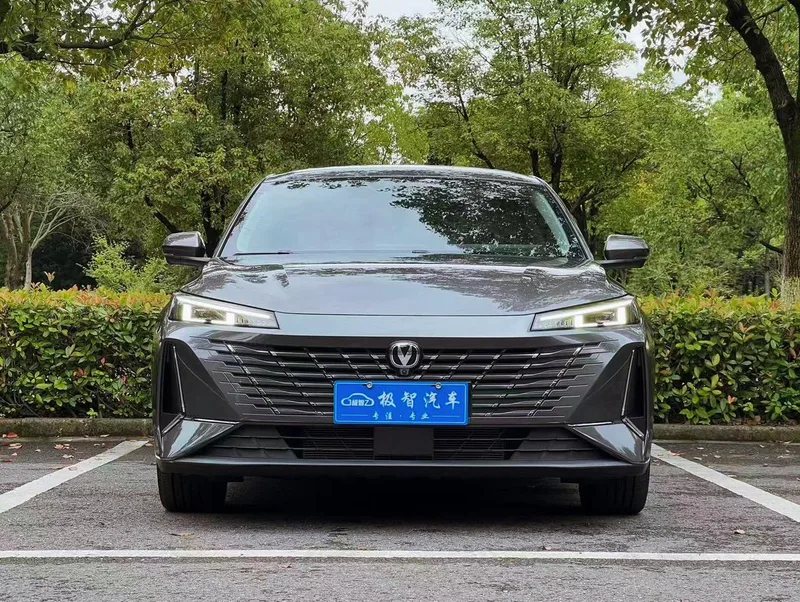 Changan Eado 2024 1.5T DCT Modelo insignia exterior foto 2 Changan Eado 2024 1.5T DCT Modelo insignia exterior foto 2
