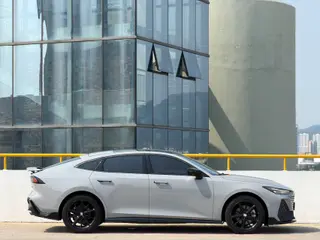 Changan UNI-V 2022 2.0T Веденская версия экстерьер фото 7 Changan UNI-V 2022 2.0T Веденская версия экстерьер фото 7