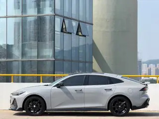 Changan UNI-V 2022 2.0T Веденская версия экстерьер фото 8 Changan UNI-V 2022 2.0T Веденская версия экстерьер фото 8