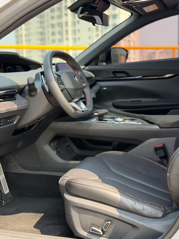 Changan UNI-V 2022 2.0T Веденская версия интерьер фото 12 Changan UNI-V 2022 2.0T Веденская версия интерьер фото 12