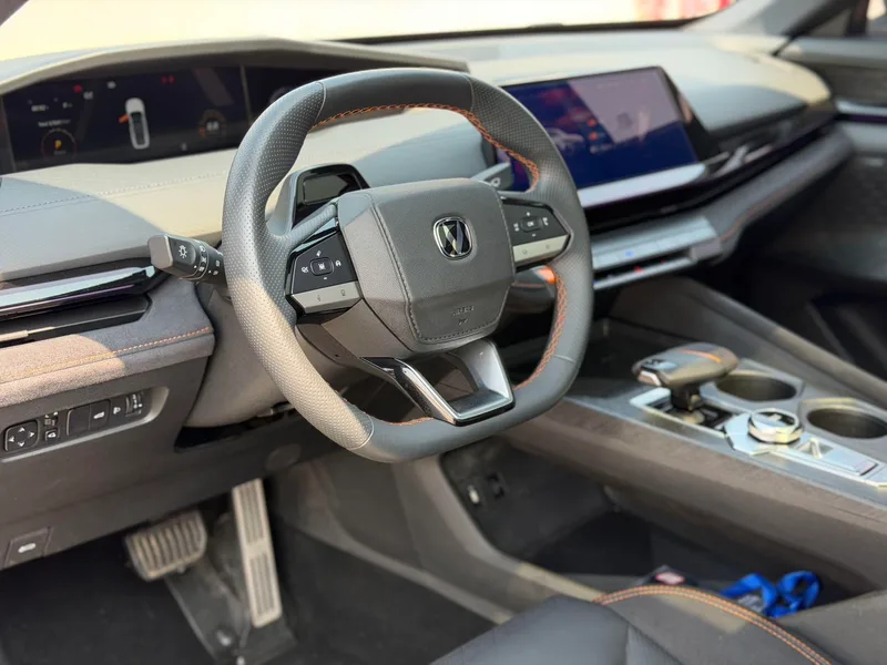 Changan UNI-V 2022 2.0T Веденская версия интерьер фото 13 Changan UNI-V 2022 2.0T Веденская версия интерьер фото 13