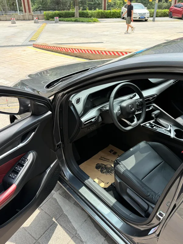 Changan Eado 2021 PLUS Ballena azul NE 1.4T GDI DCT Acabado premium interior foto 7 Changan Eado 2021 PLUS Ballena azul NE 1.4T GDI DCT Acabado premium interior foto 7