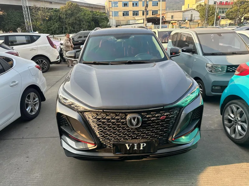 Changan CS75 PLUS 2020 2.0T Автоматический флагман экстерьер фото 2 Changan CS75 PLUS 2020 2.0T Автоматический флагман экстерьер фото 2