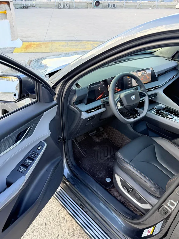 Changan CS75 PLUS 2022 Second generation 1.5T Automatic Deluxe interior photo 6 Changan CS75 PLUS 2022 Second generation 1.5T Automatic Deluxe interior photo 6