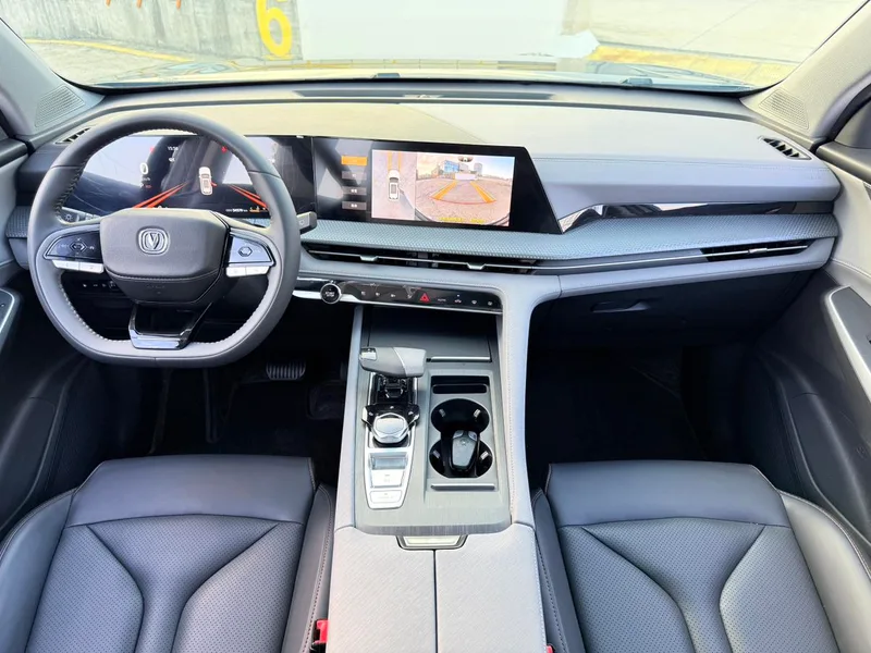 Changan CS75 PLUS 2022 Second generation 1.5T Automatic Deluxe interior photo 7 Changan CS75 PLUS 2022 Second generation 1.5T Automatic Deluxe interior photo 7