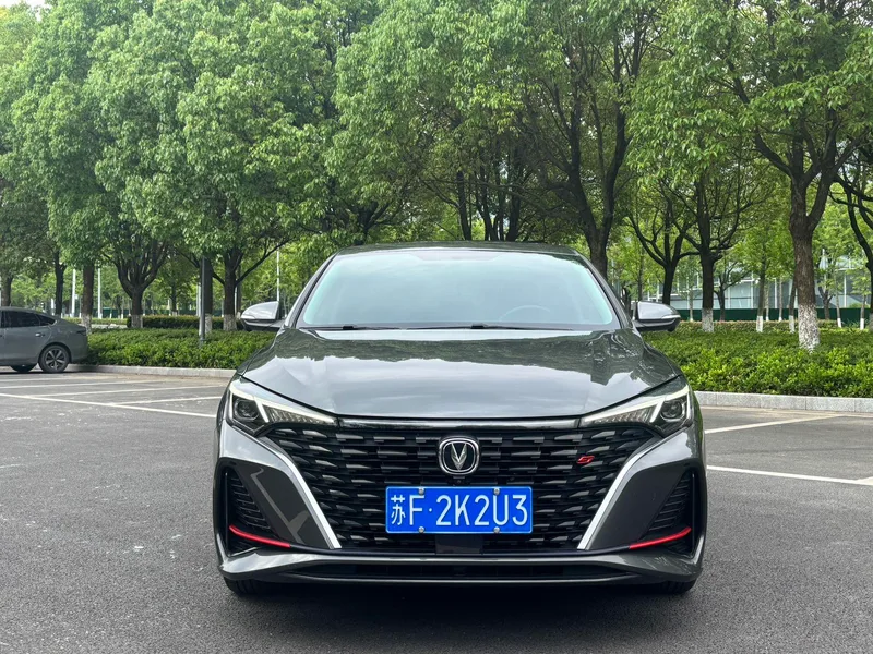 Changan Eado 2021 PLUS Baleine bleue NE 1.4T GDI DCT Finition premium extérieur photo 2 Changan Eado 2021 PLUS Baleine bleue NE 1.4T GDI DCT Finition premium extérieur photo 2
