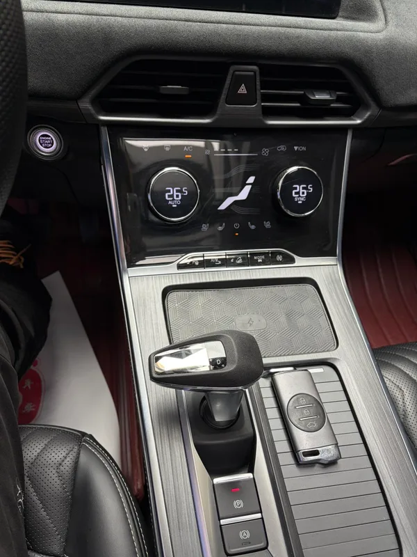 Exeed Lingyun 2021 400T Two-Drive Star Edition interior photo 14