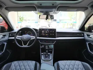 Volkswagen Sagitar 2023 300TSI DSG Version transcendée intérieur photo 12 Volkswagen Sagitar 2023 300TSI DSG Version transcendée intérieur photo 12