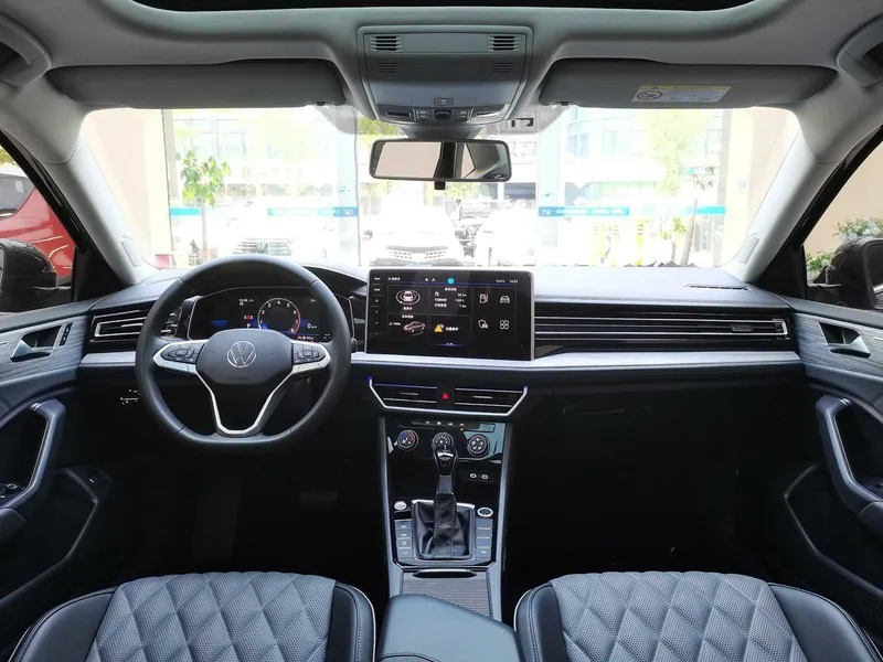Volkswagen Sagitar 2023 300TSI DSG Version transcendée intérieur photo 12 Volkswagen Sagitar 2023 300TSI DSG Version transcendée intérieur photo 12
