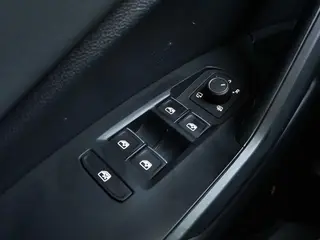 Volkswagen Sagitar 2023 300TSI DSG Version transcendée intérieur photo 16 Volkswagen Sagitar 2023 300TSI DSG Version transcendée intérieur photo 16