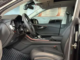 Audi Q8 2024 55 TFSI Deluxe Dynamic interior photo 11 Audi Q8 2024 55 TFSI Deluxe Dynamic interior photo 11
