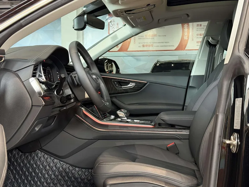 Audi Q8 2024 55 TFSI Deluxe Dynamic interior photo 11 Audi Q8 2024 55 TFSI Deluxe Dynamic interior photo 11