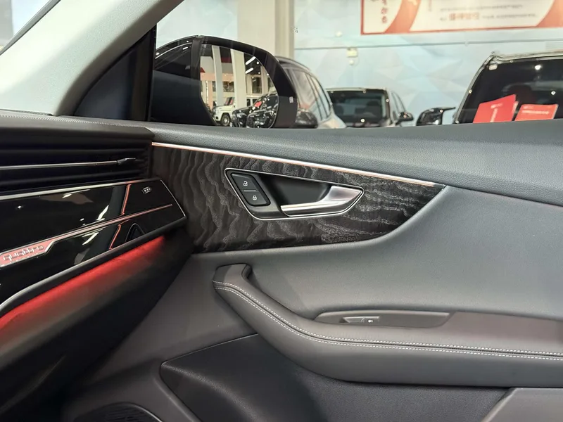 Audi Q8 2024 55 TFSI Deluxe Dynamic interior photo 15 Audi Q8 2024 55 TFSI Deluxe Dynamic interior photo 15