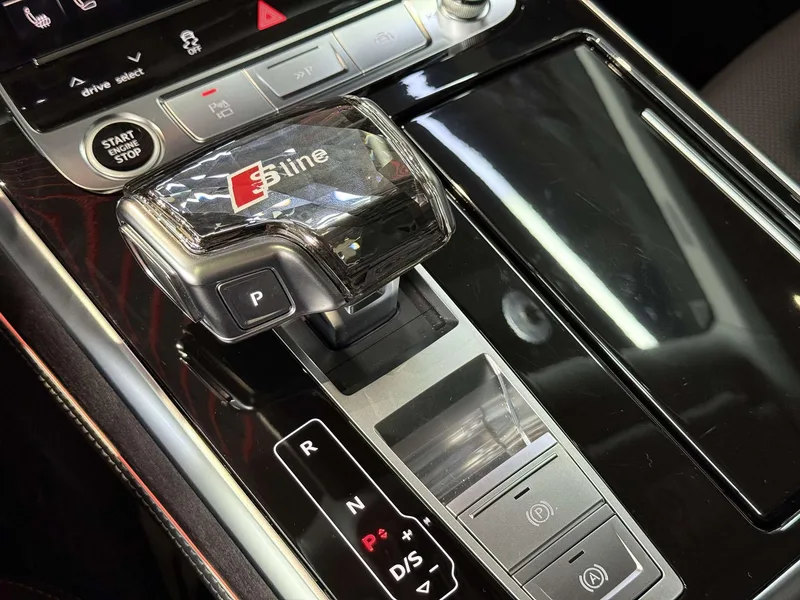 Audi Q8 2024 55 TFSI Deluxe Dynamic interior photo 16 Audi Q8 2024 55 TFSI Deluxe Dynamic interior photo 16