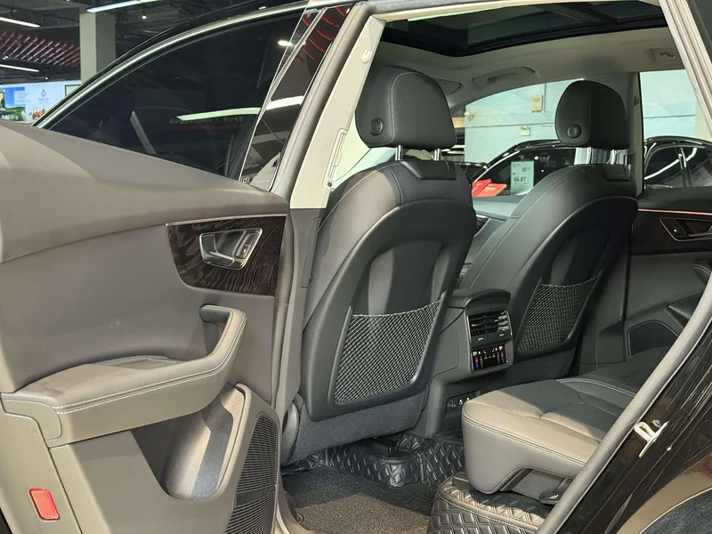 Audi Q8 2024 55 TFSI Deluxe Dynamic interior photo 17 Audi Q8 2024 55 TFSI Deluxe Dynamic interior photo 17