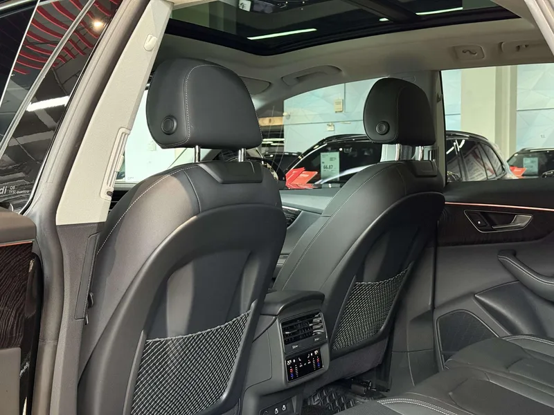 Audi Q8 2024 55 TFSI Deluxe Dynamic interior photo 18 Audi Q8 2024 55 TFSI Deluxe Dynamic interior photo 18