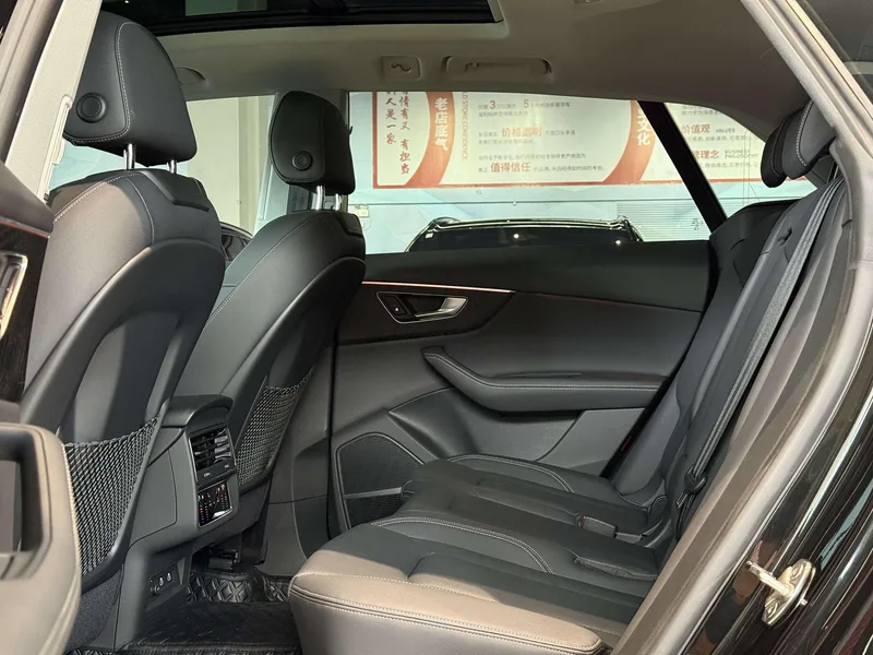 Audi Q8 2024 55 TFSI Deluxe Dynamic interior photo 19 Audi Q8 2024 55 TFSI Deluxe Dynamic interior photo 19