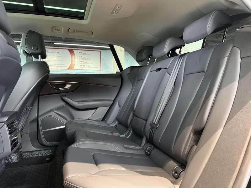 Audi Q8 2024 55 TFSI Deluxe Dynamic interior photo 20 Audi Q8 2024 55 TFSI Deluxe Dynamic interior photo 20