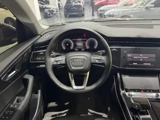 Audi Q8 2024 55 TFSI Deluxe Dynamic interior photo 7 Audi Q8 2024 55 TFSI Deluxe Dynamic interior photo 7
