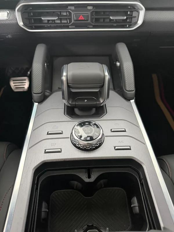 Jetour T2 2023 2.0TD Four-wheel drive Time travel PRO interior photo 14 Jetour T2 2023 2.0TD Four-wheel drive Time travel PRO interior photo 14