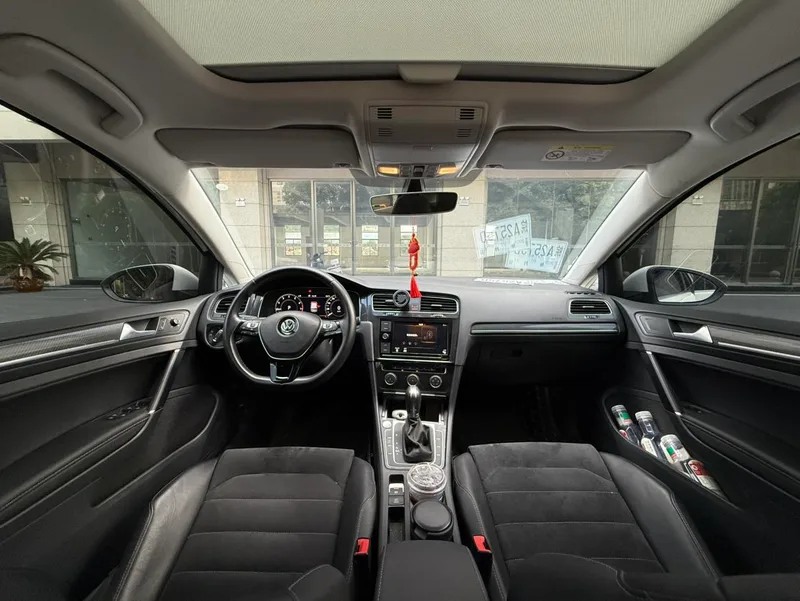 Volkswagen Golf 2019 280TSI DSG Luxury type Country VI interior photo 9 Volkswagen Golf 2019 280TSI DSG Luxury type Country VI interior photo 9