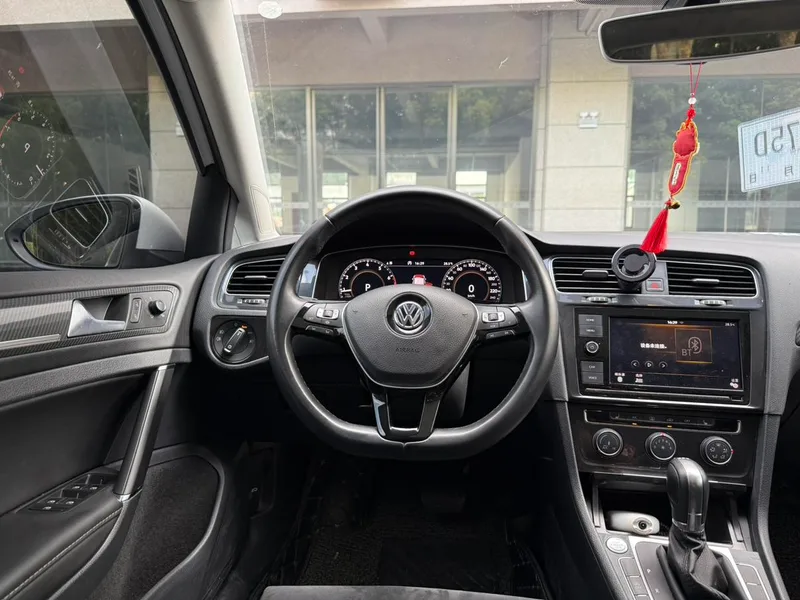 Volkswagen Golf 2019 280TSI DSG Luxury type Country VI interior photo 10 Volkswagen Golf 2019 280TSI DSG Luxury type Country VI interior photo 10