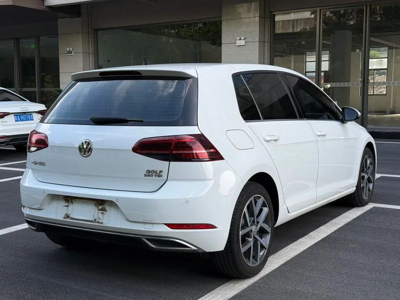 Volkswagen Golf 2019 280TSI DSG Luxury type Country VI interior photo 11 Volkswagen Golf 2019 280TSI DSG Luxury type Country VI interior photo 11