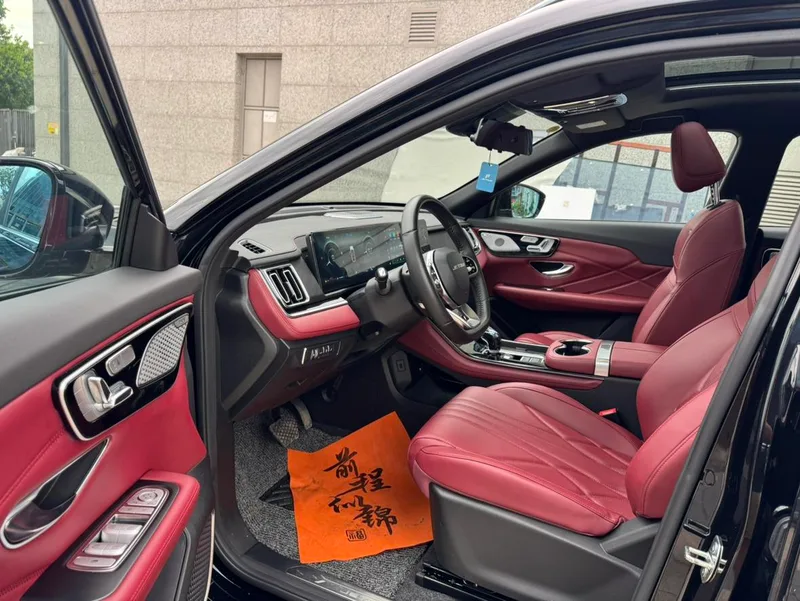 Jetour X70 PLUS 2025 1.5T 7DCT Флагманская версия 7 Кресло экстерьер фото 4 Jetour X70 PLUS 2025 1.5T 7DCT Флагманская версия 7 Кресло экстерьер фото 4